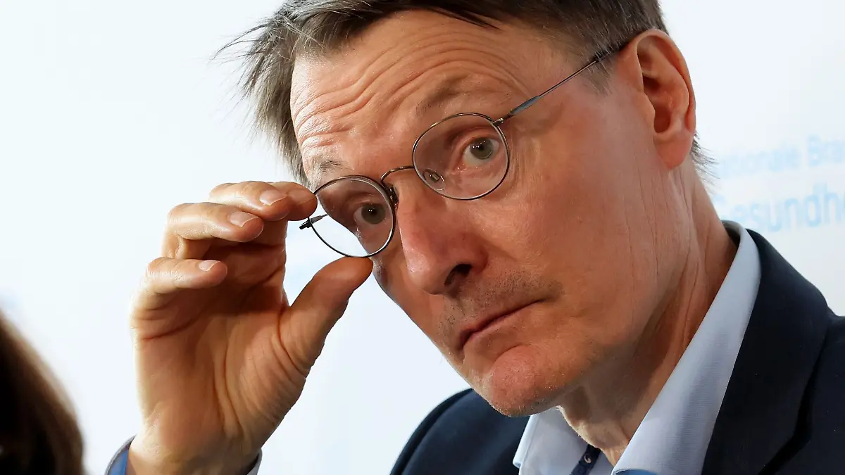 Karl Lauterbach (SPD), Bundesgesundheitsminister, spricht auf einer Pressekonferenz der Nationalen Branchenkonferenz Gesundheitswirtschaft.