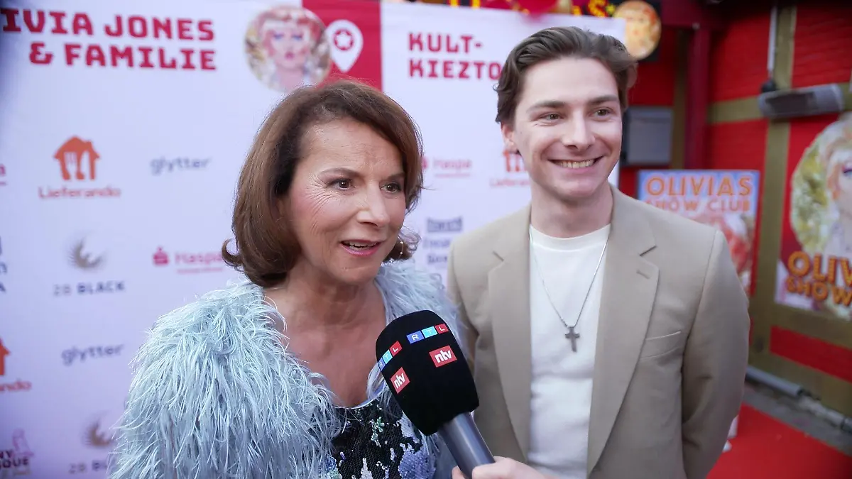 Claudia Obert und Max Suhr bei Olivia Jones großer Sommerparty im Hamburg