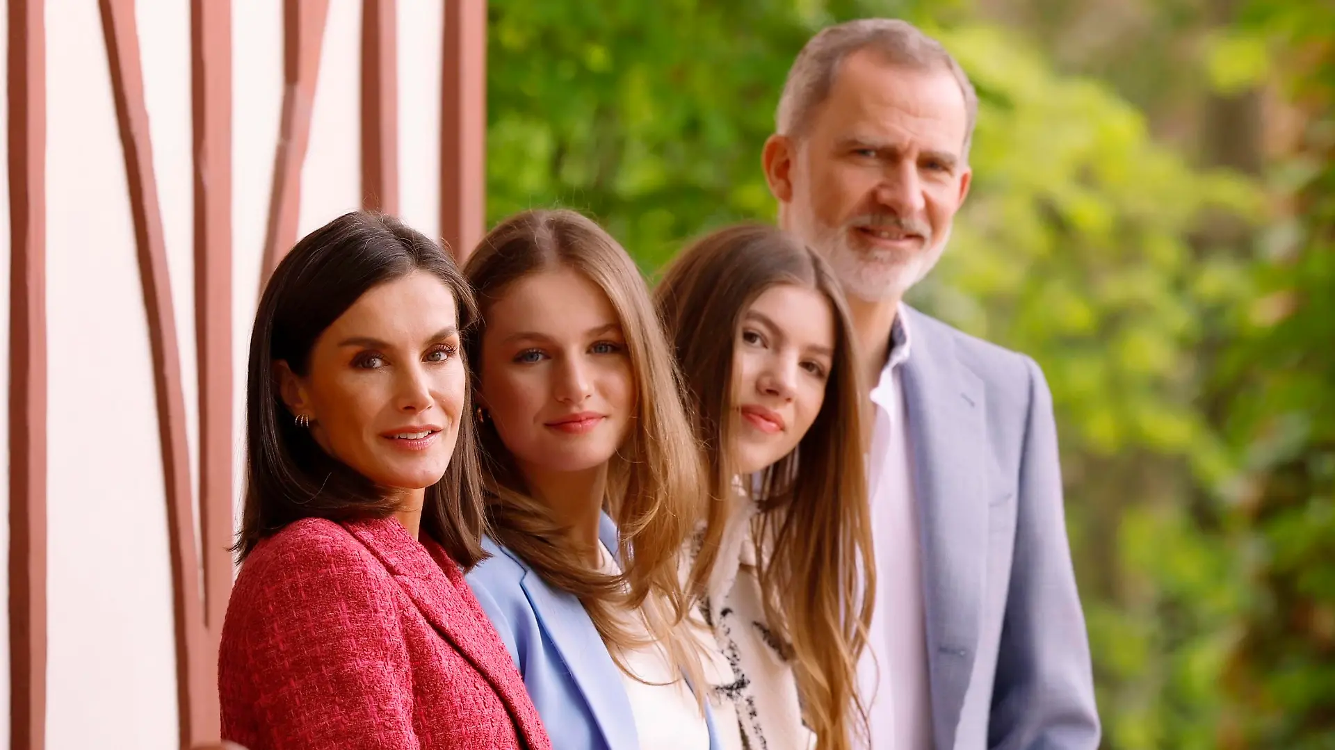 Spanish Kings Felipe VI and Letizia Ortiz with their daughters the Princess Leonor and the Infanta Sofia Cordon Press PUBLICATIONxNOTxINxFRAxESP