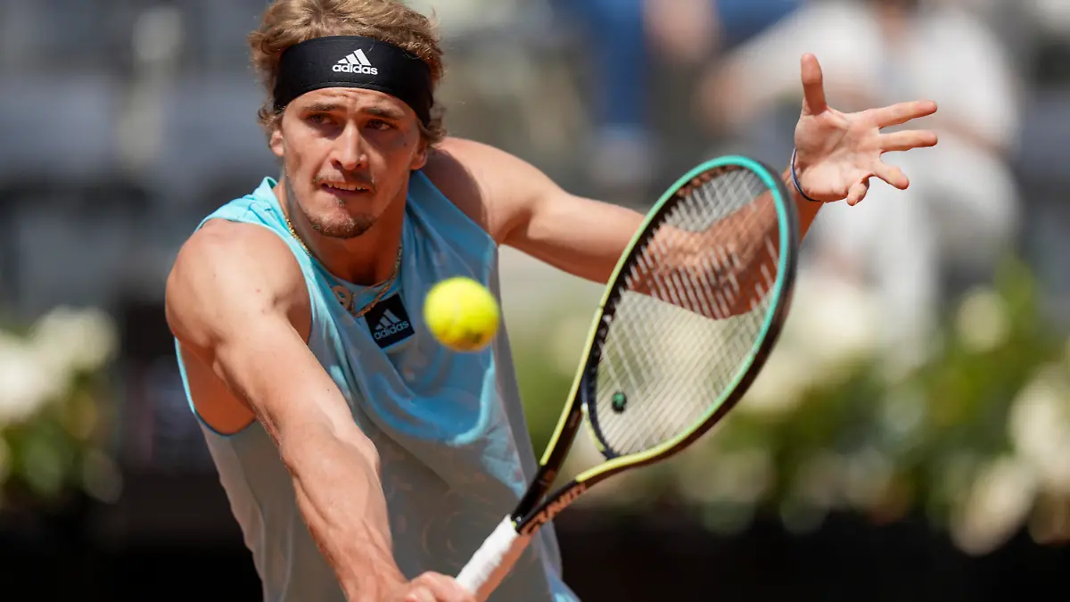 ARCHIV - 11.05.2022, Italien, Rom: Tennis: ATP-Tour - Rom, Einzel, Herren, 2. Runde, Baez (Argentinien) - Zverev (Deutschland): Alexander Zverev in Aktion. (zu dpa "Unter dem Radar zum großen Coup? Zverev in Paris in neuer Rolle") Foto: Andrew Medichini/AP/dpa +++ dpa-Bildfunk +++