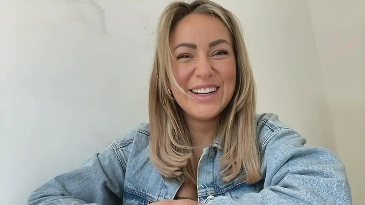 "Love Island"-Star Chethrin Schulze ist schwanger – und kommt auch in unserem Interview aus dem Strahlen gar nicht mehr heraus.