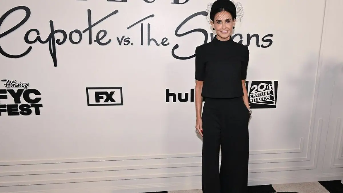 Mit Hut: Schauspielstar Demi Moore zeigt sich im Retro-Look