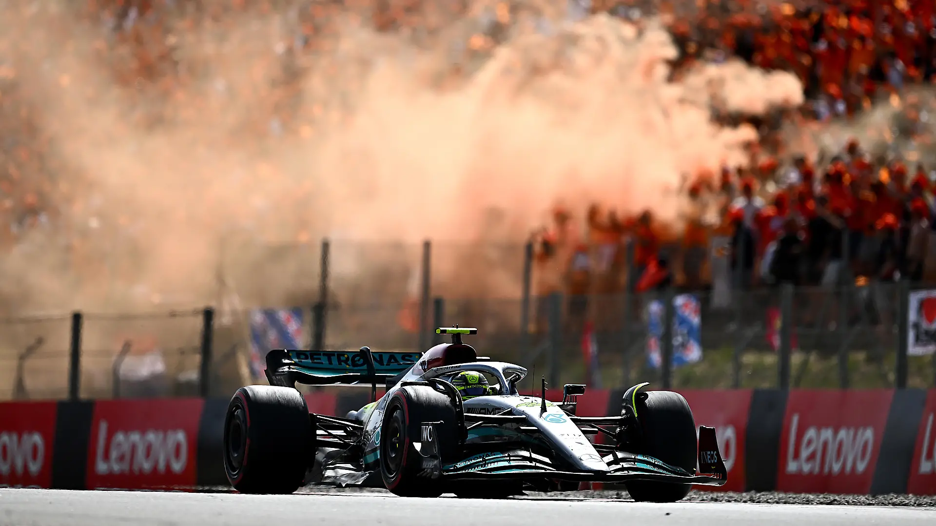 BARCELONA, SPAIN - MAY 22: Lewis Hamilton of Great Britain driving the (44) Mercedes AMG Petronas F1 Team W13 on track during the F1 Grand Prix of Spain at Circuit de Barcelona-Catalunya on May 22, 2022 in Barcelona, Spain. (Photo by Clive Mason/Getty Images)