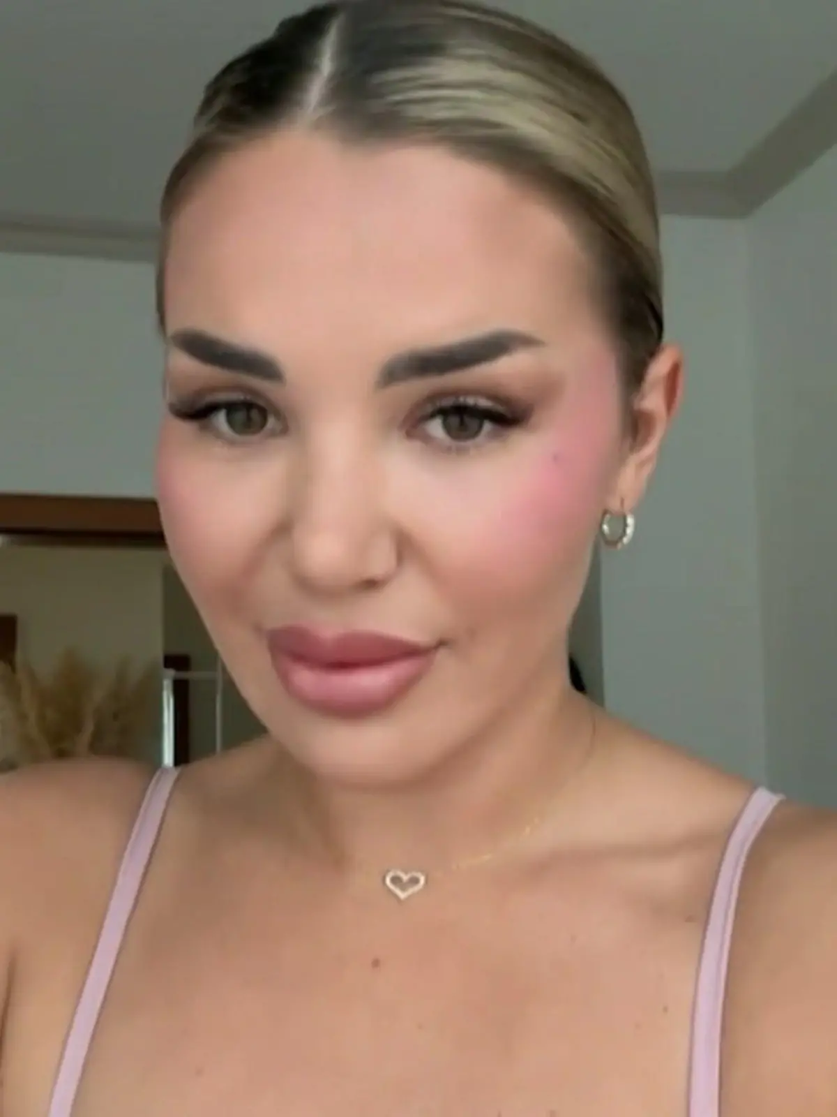 Bild zu: "Kim Virginia ist mit einer Waffe überfallen worden"