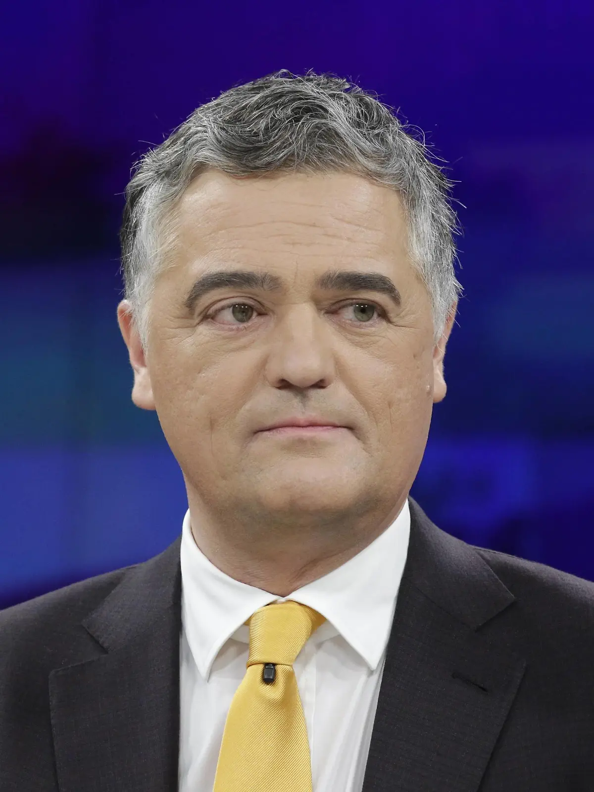 Moderator Matthias Fornoff, Berlin, ZDF, Polit-Talk Maybrit Illner Thema:Trumps Egotrip. Mauern gegen den Rest der Welt? 02.02.2017

presenter Matthias  Berlin ZDF Polit Talk Maybrit Illner Theme Trumps  Walls against the Rest the World 02 02 2017  