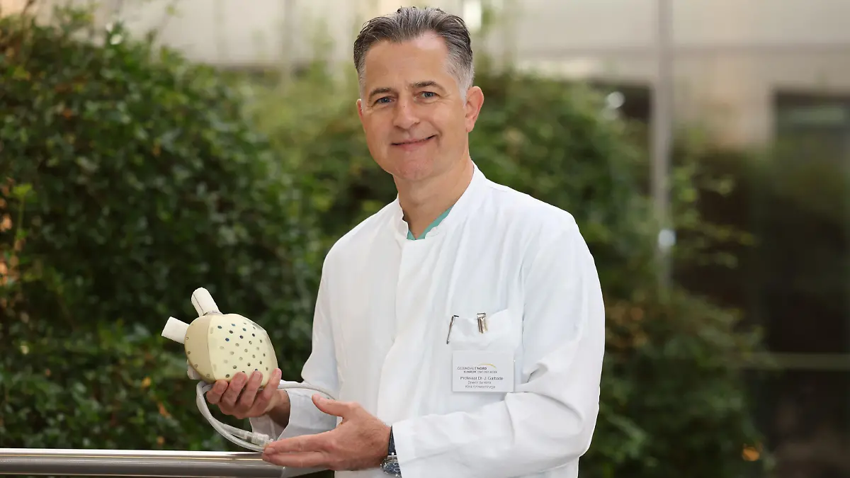 Das Klinikum mit Chirurg Prof. Dr. Jens Garbade ist das fünfte bundesweit, welches das Kunstherz implantiert hat.