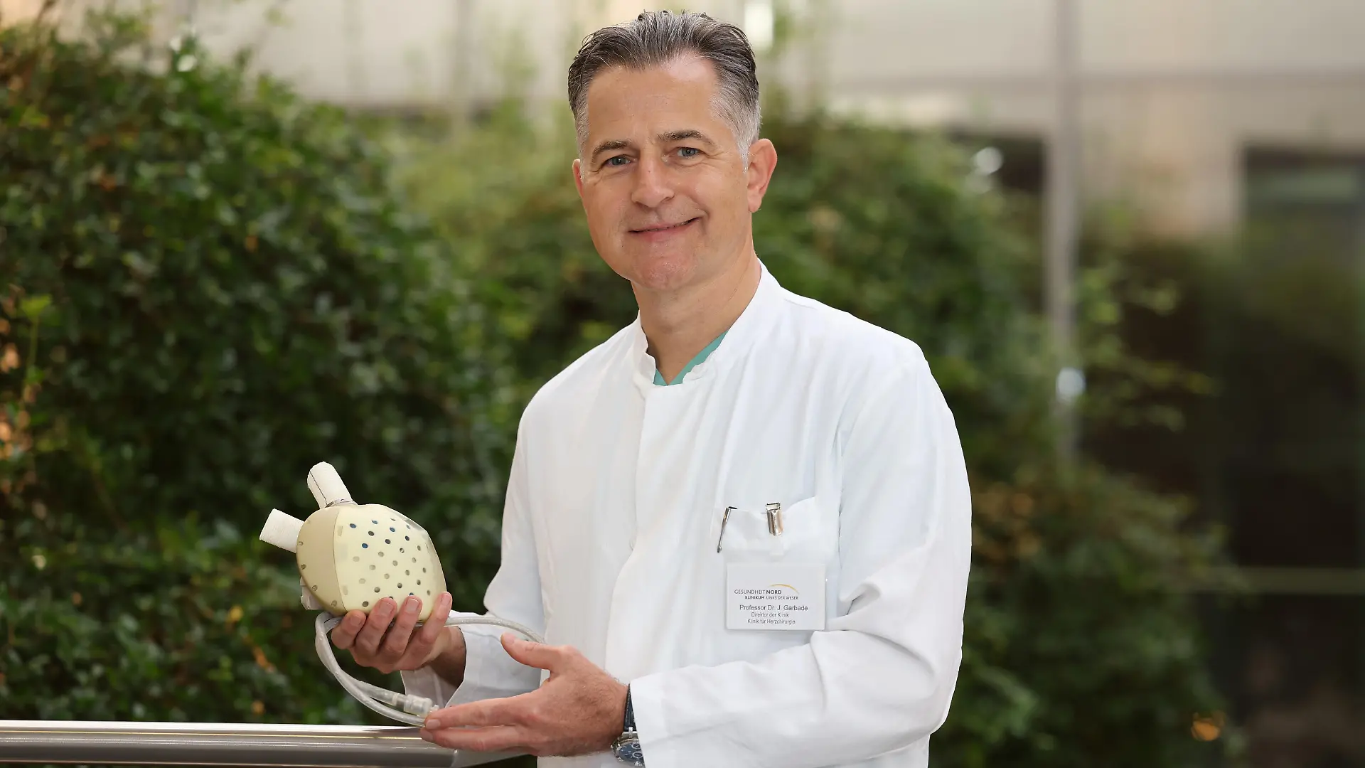 Das Klinikum mit Chirurg Prof. Dr. Jens Garbade ist das fünfte bundesweit, welches das Kunstherz implantiert hat.