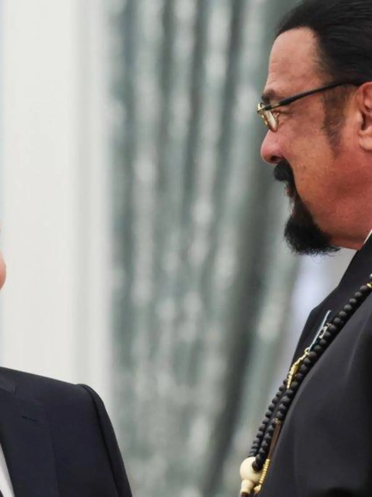 Steven Seagal: Action-Star verbreitet wieder Putin-Propaganda