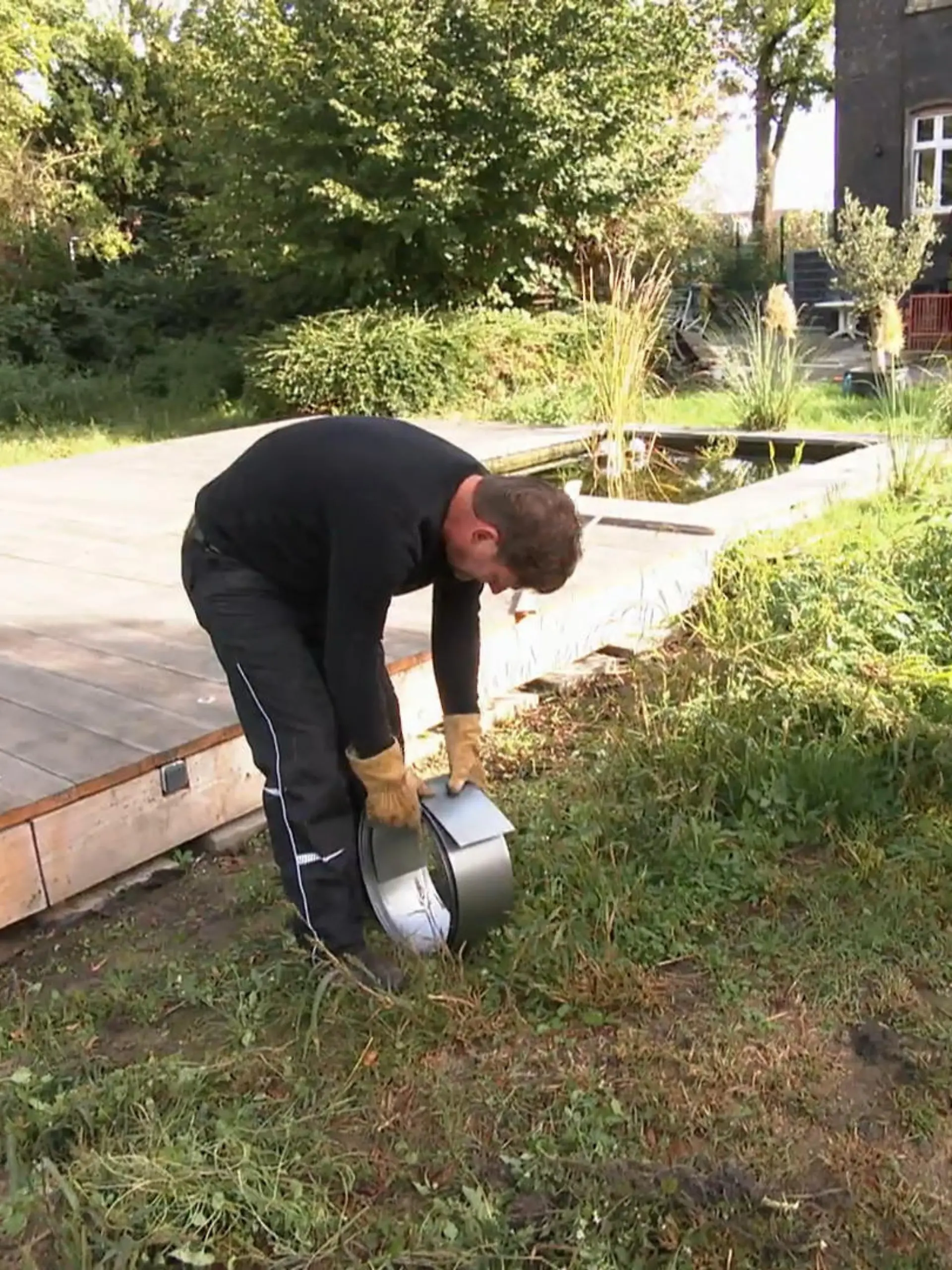 Bild zu: "Arbeiten trotz Poolwetter - Es gibt viel zu tun"