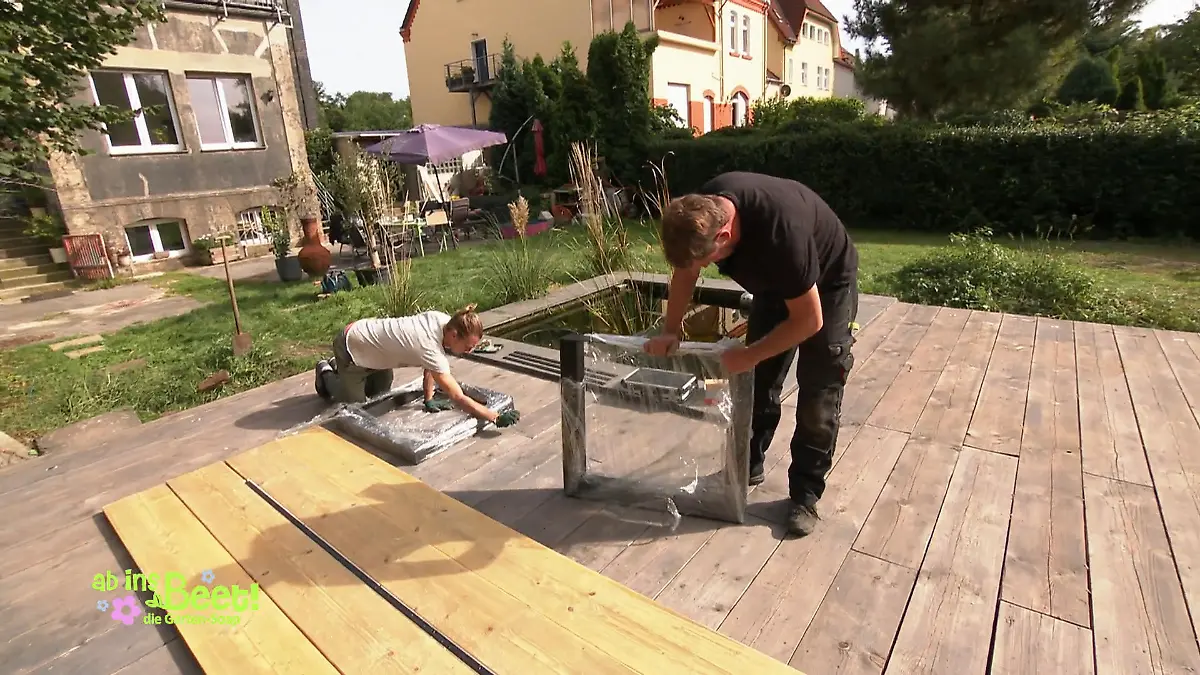 Selbstgebauter Tisch für die Pool-Terrasse Ein echtes Unikat