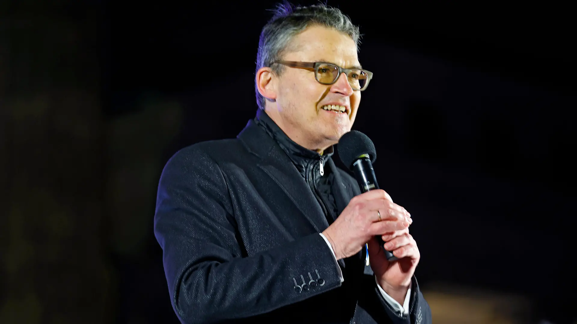 Roderich Kiesewetter bei der Demonstration und Kundgebung zum Jahrestag des russischen Überfalls unter dem Motto 'Wir werden nie vergessen' vor dem Brandenburger Tor. Berlin, 24.02.2023
