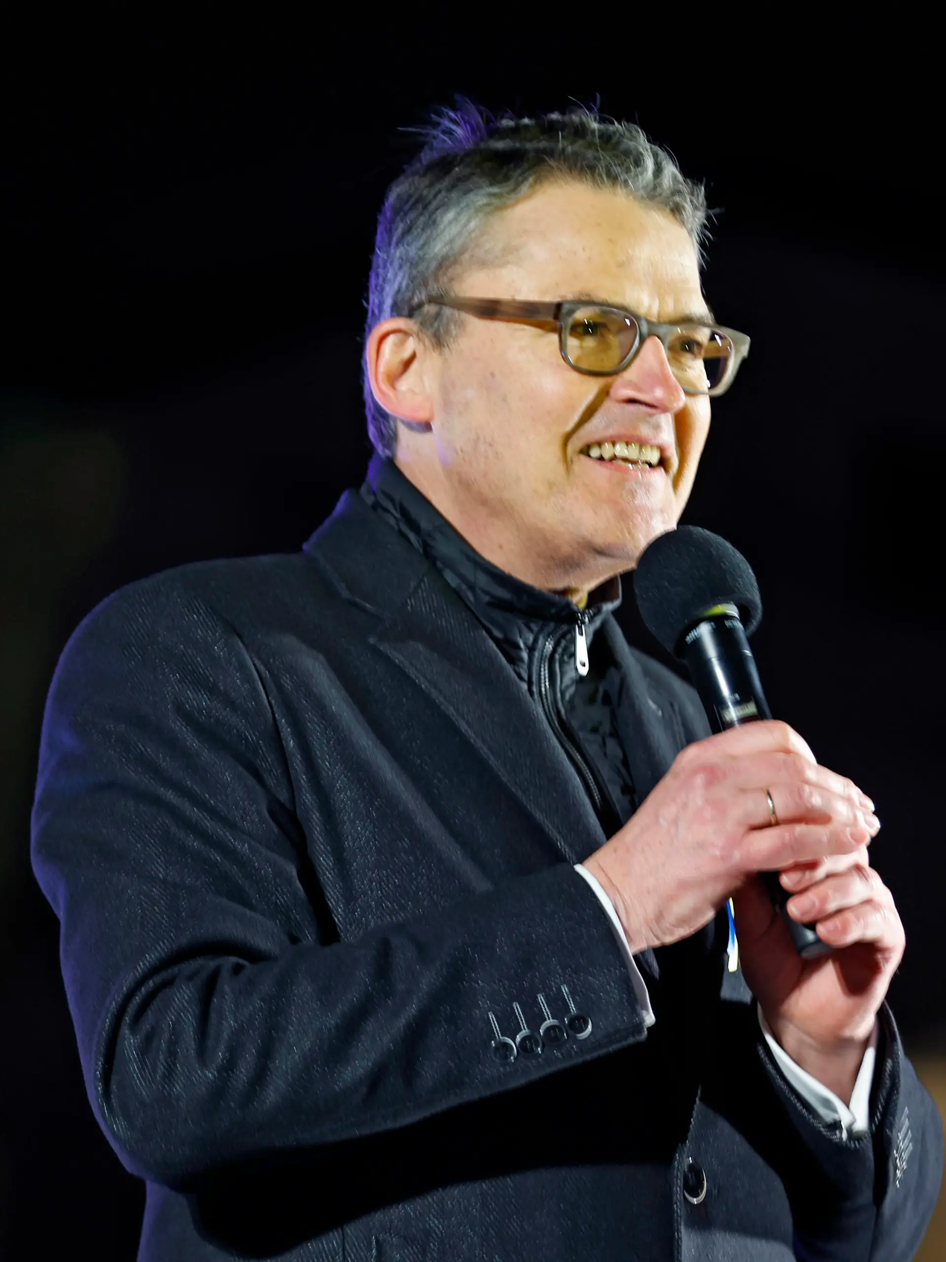 Roderich Kiesewetter bei der Demonstration und Kundgebung zum Jahrestag des russischen Überfalls unter dem Motto 'Wir werden nie vergessen' vor dem Brandenburger Tor. Berlin, 24.02.2023