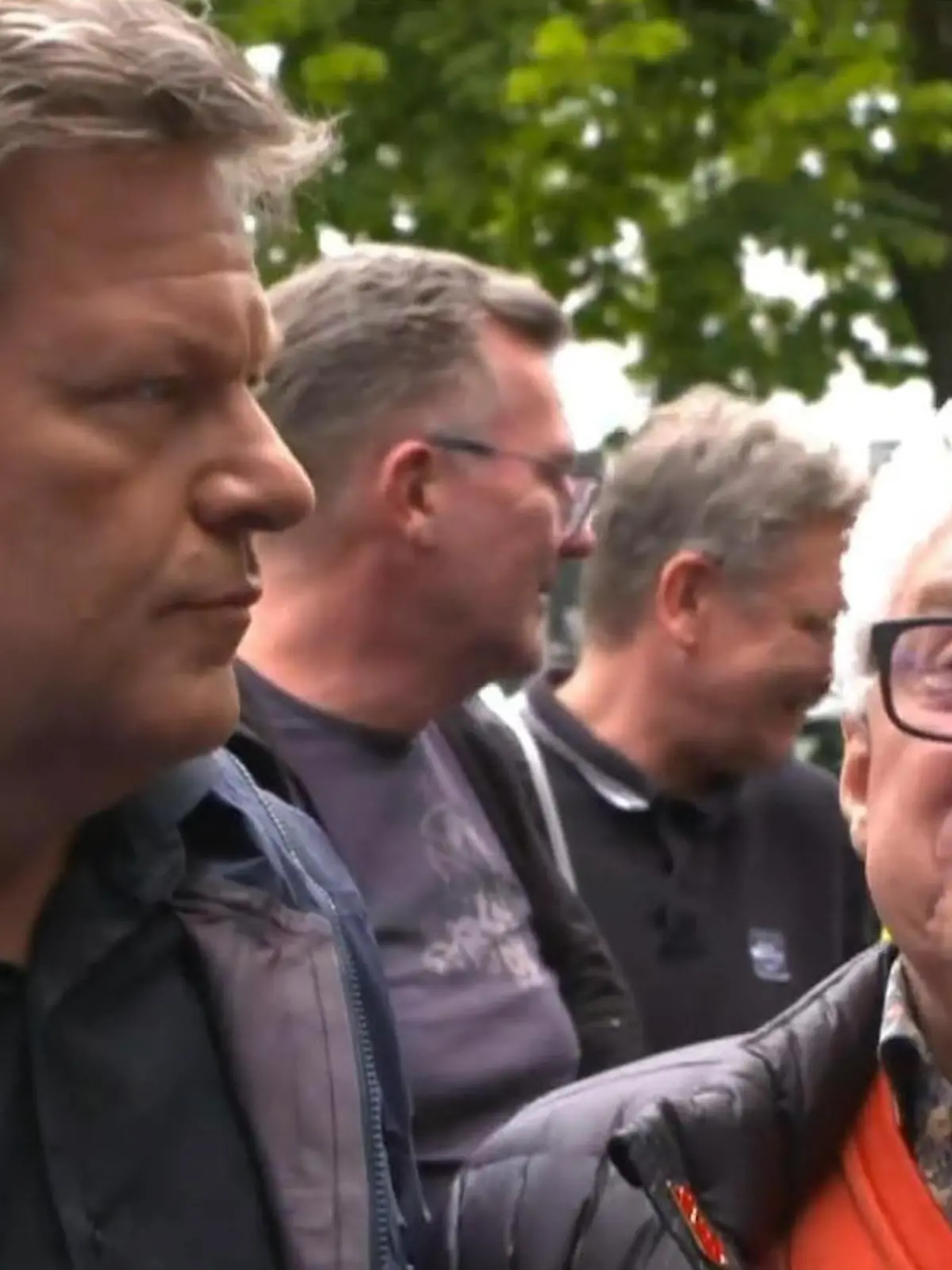 Bild zu: "Eisdielen-Besitzer bricht vor Habeck und Söder in Tränen aus"
