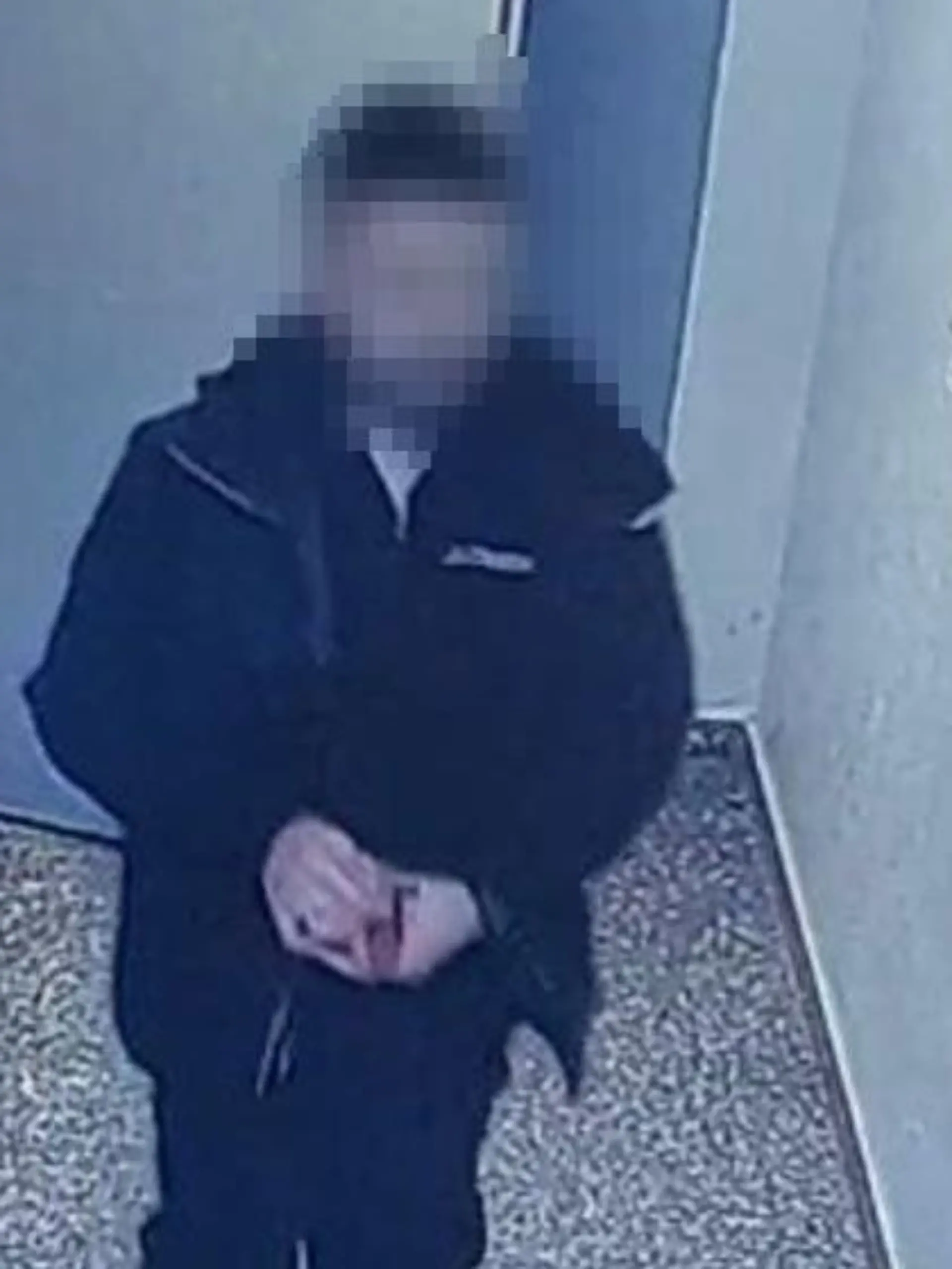 Der gesuchte Mann auf einer Überwachungskamera