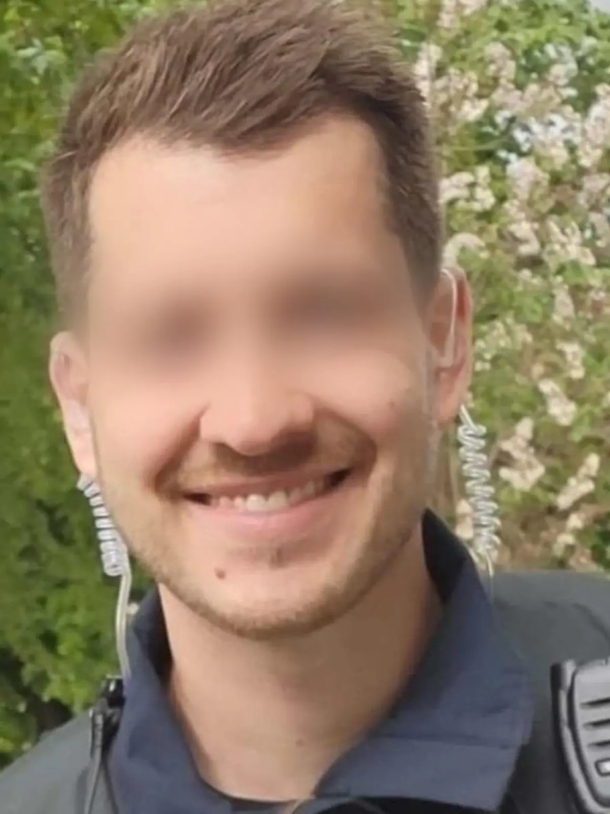 Ein Polizist im Portrait.