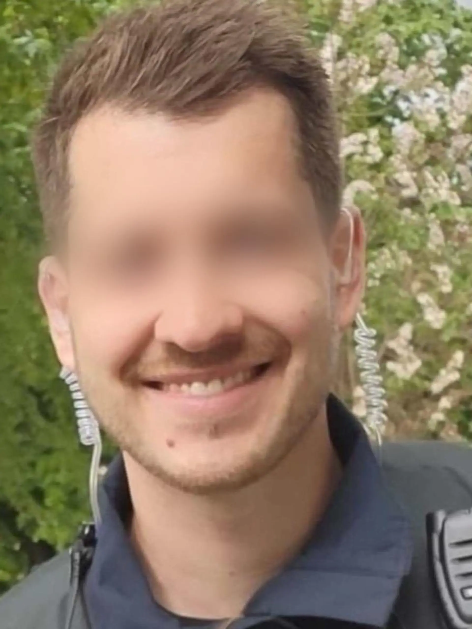 Ein Polizist im Portrait.