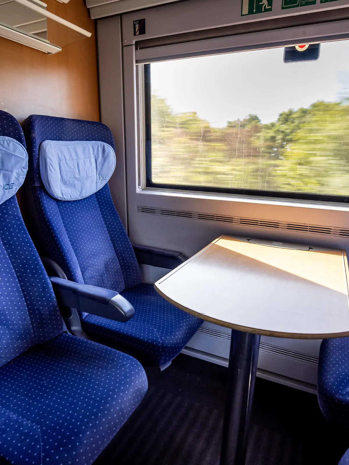 Kiel, 21. September 2020 - Leeres Abteil in einem ICE der Deutschen Bahn *** Kiel, 21 September 2020 Empty compartment in a Deutsche Bahn ICE PUBLICATIONxINxGERxSUIxAUTxHUNxONLY