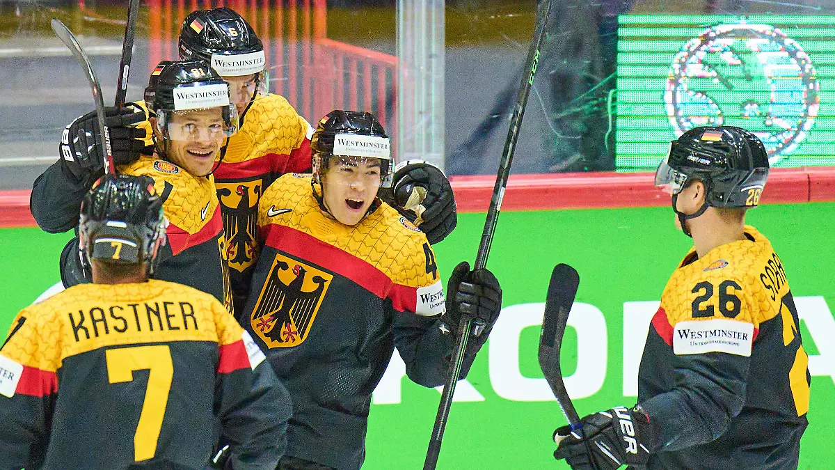Sport Bilder des Tages Kai Wissmann, Nr. 6 of Germany scores, shoots goal , Tor, Treffer, Torschuss, 2-0 celebrates his goal, happy, laugh, celebration, in the match GERMANY - ITALY of the IIHF Ice hockey, Eishockey World Championship, WM, Weltmeisterschaft Group B in Helsinki, Finland, May 20, 2022, Season 2021/2022