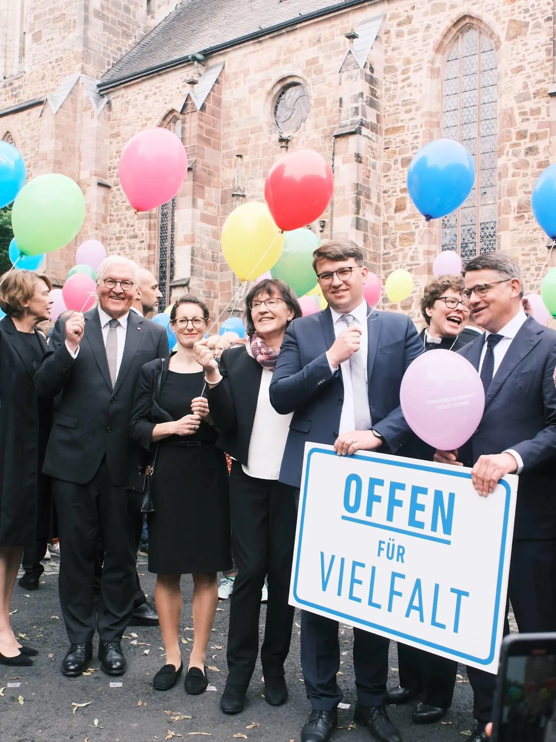 02.06.2024 xkhx Kassel, Kassel,Martinskirche Gedenken - 5. Jahrestag der Ermordung des Kasseler Regierungspräsidenten Dr. Walter Lübcke Bild zeigt: u.a. Bundespräsidenten Frank-Walter Steinmeier mit seiner Frau Elke Büdenbender, die Ehefrau von Walter Lübcke Frau Irmgard Braun-Lübcke, Hessens Ministerpräsident Boris Rhein *** 02 06 2024 xkhx Kassel, Kassel,Martinskirche Commemoration of the 5th anniversary of the assassination of the Kassel District President Dr. Walter Lübcke Picture shows among others Federal President Frank Walter Steinmeier with his wife Elke Büdenbender, the wife of Walter Lübcke Mrs. Irmgard Braun Lübcke, Hessian Prime Minister Boris Rhein KH