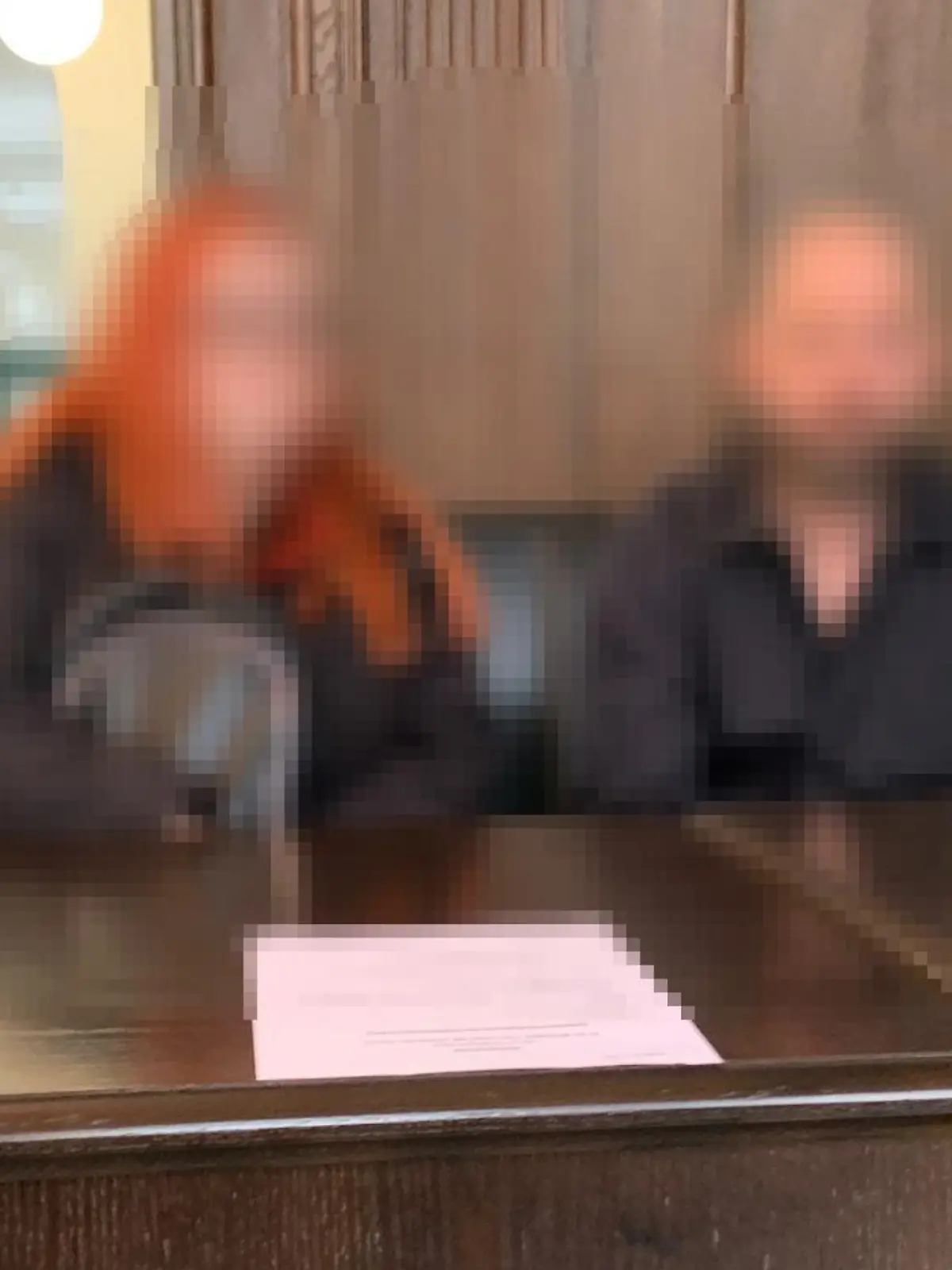 Katharina und Daniel B. stehen wegen Misshandlung und gefährlicher Körperverletzung durch Unterlassung vor Gericht.