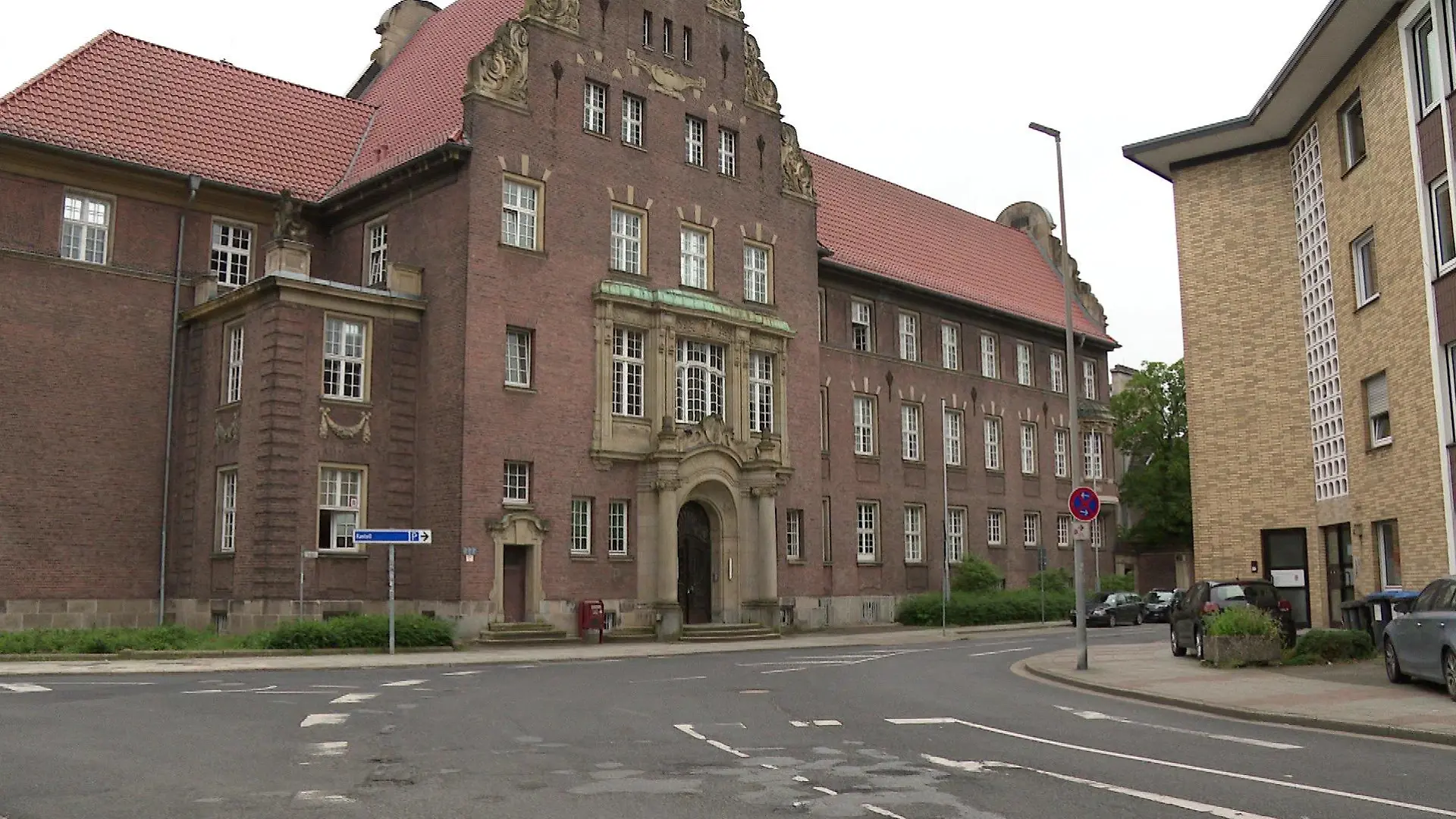 Die Eltern müssen sich seit Montag (3. Juni) vor dem Amtsgericht Moers verantworten.