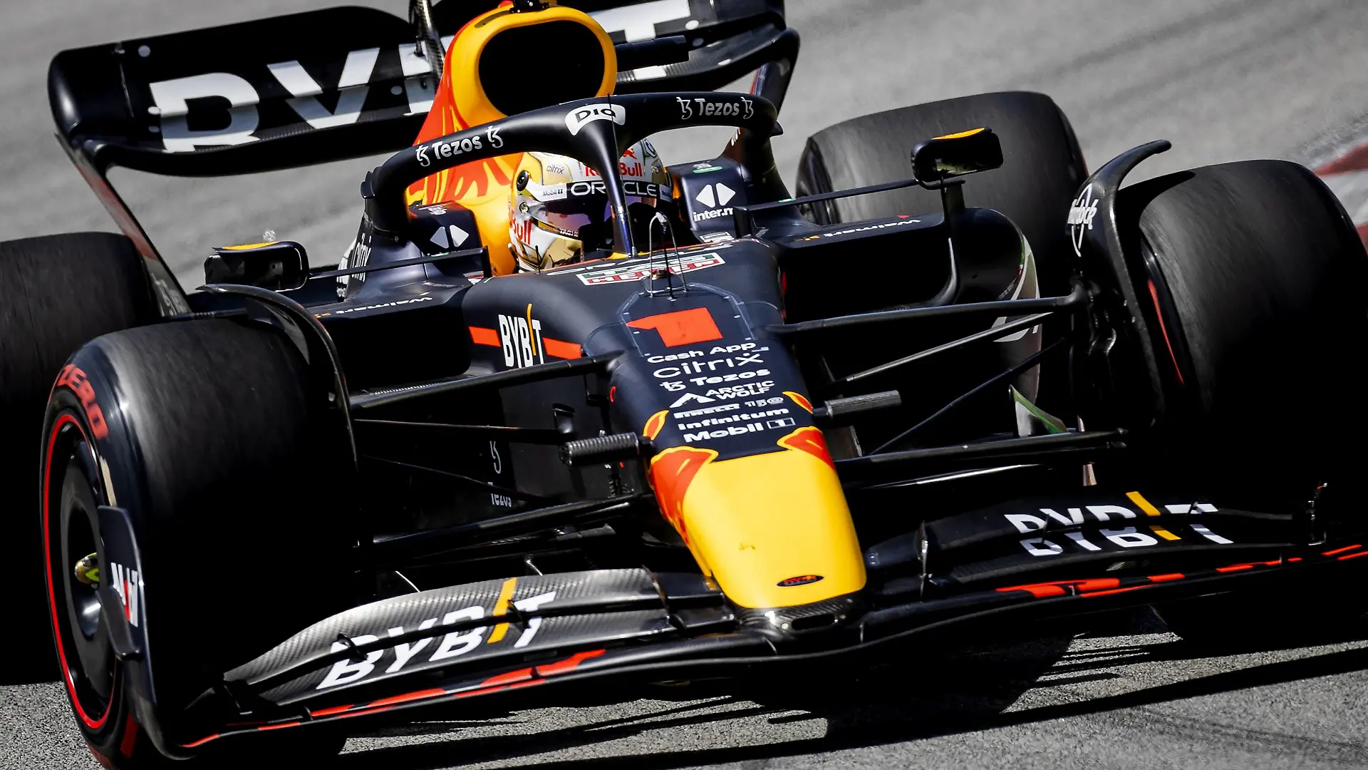 BARCELONA - Max Verstappen 1 with the Oracle Red Bull Racing RB18 Honda during the F1 Grand Prix of Spain at Circuit de Barcelona-Catalunya on May 22, 2022 in Barcelona, Spain. REMKO DE WAAL F1 Grand Prix of Spain, RACE 2022 xVIxANPxSportx/xxANPxIVx *** BARCELONA Max Verstappen 1 with the Oracle Red Bull Racing RB18 Honda during the F1 Grand Prix of Spain at Circuit de Barcelona Catalunya on May 22, 2022 in Barcelona, Spain REMKO DE WAAL F1 Grand Prix of Spain, RACE 2022 xVIxANPxSportx xxANPxIVx 449030129 originalFilename: 449030129.jpg