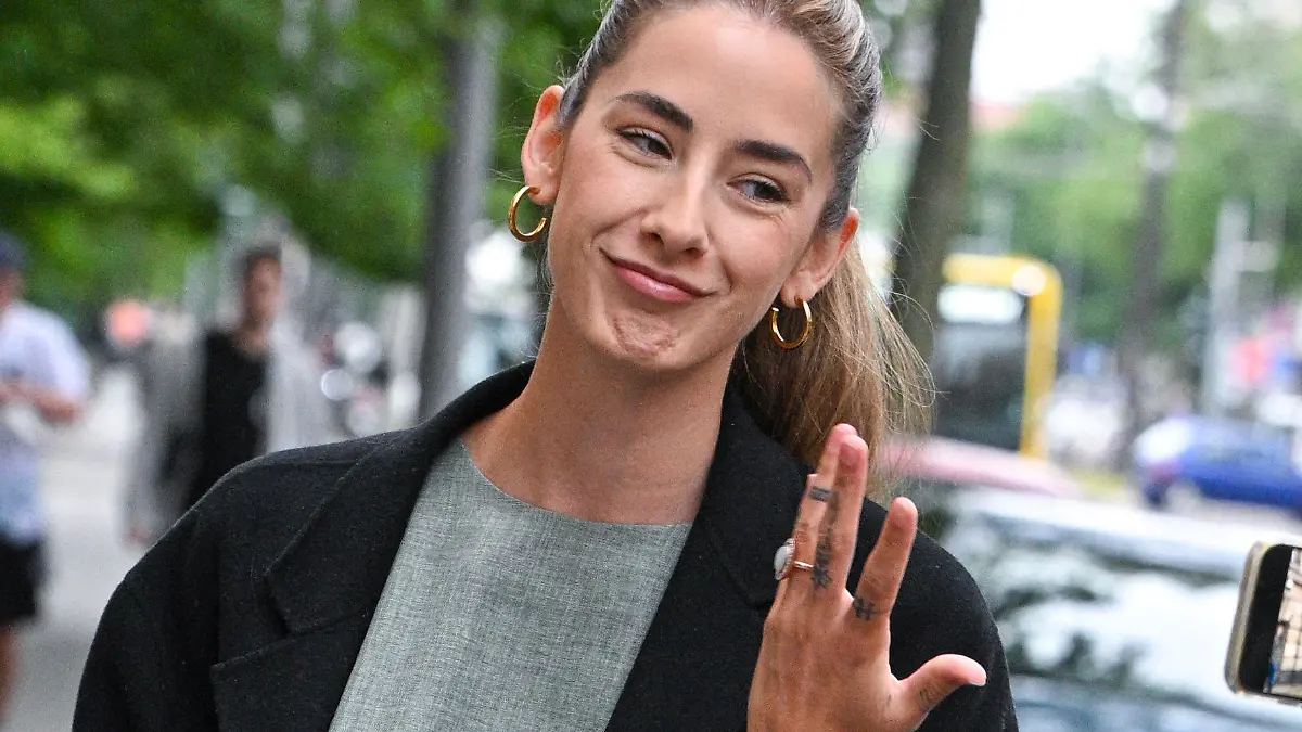 dpatopbilder - 03.06.2024, Berlin: Brenda Patea, die ehemalige Freundin von Tennis-Profi Zverev, kommt in das Kriminalgericht Moabit. Zverev soll eine Geldstrafe von 450 000 Euro (90 Tagessätze zu je 5000 Euro) wegen Körperverletzung zahlen. Weil er dagegen Einspruch eingelegt hat, kommt es nun zum Prozess. Foto: Jens Kalaene/dpa +++ dpa-Bildfunk +++