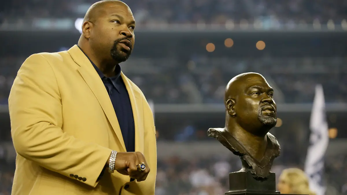 FILE - Dallas Cowboys Hall of Fame Inductee Larry Allen shows off his Hall of Fame ring at halftime of an NFL football game, Oct. 13, 2013, in Arlington, Texas. Allen, one of the most dominant offensive linemen in the NFL during a 12-year career spent mostly with the Dallas Cowboys, died suddenly on Sunday, June 2, 2024, while on vacation with his family in Mexico, the Cowboys said. He was 52. (AP Photo/Tim Sharp, File)