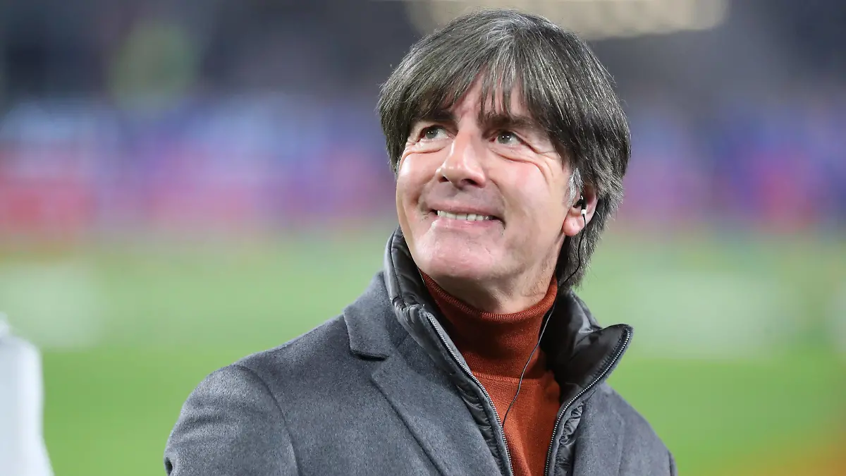 Fußball, WM Quali, Verabschiedung von Joachim Löw Deuschland vs. Liechtenstein, WM Quali Wolfsburg, 11.11.2021, FUßBALL - WM Qualifikationsspiel Deutschland vs. Liechtenstein, VW Arena. Joachim Löw Wolfsburg *** Germany vs Liechtenstein, World Cup Qualifier Wolfsburg, 11 11 2021, FOOTBALL World Cup Qualifier Germany vs Liechtenstein, VW Arena Joachim Löw Wolfsburg
