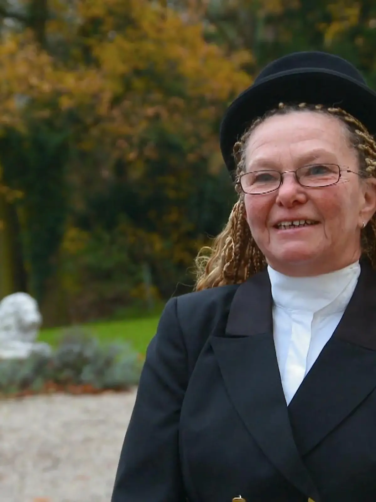 Bild zu: "Sie hat in Reitkleidung geheiratet"