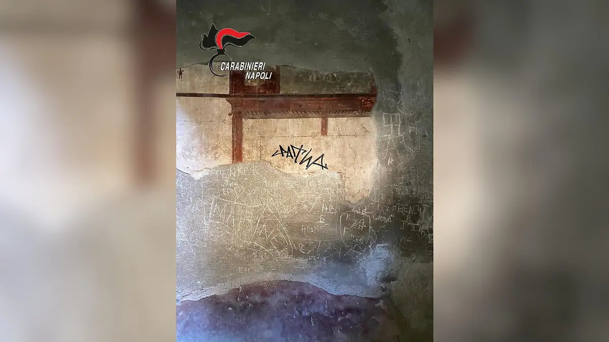 Der Niederländer signiert die Wände eines Domus, ein antikes römisches Stadthaus.