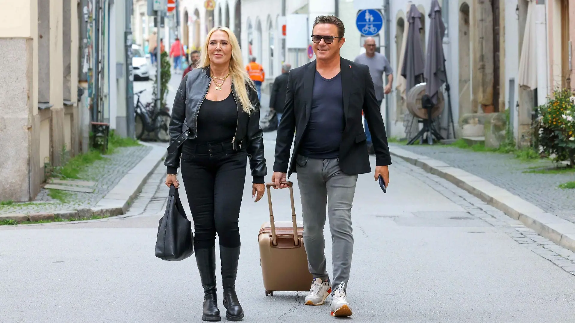 Stefan Mross und seine Anwältin auf dem Weg zum Amtsgericht Passau