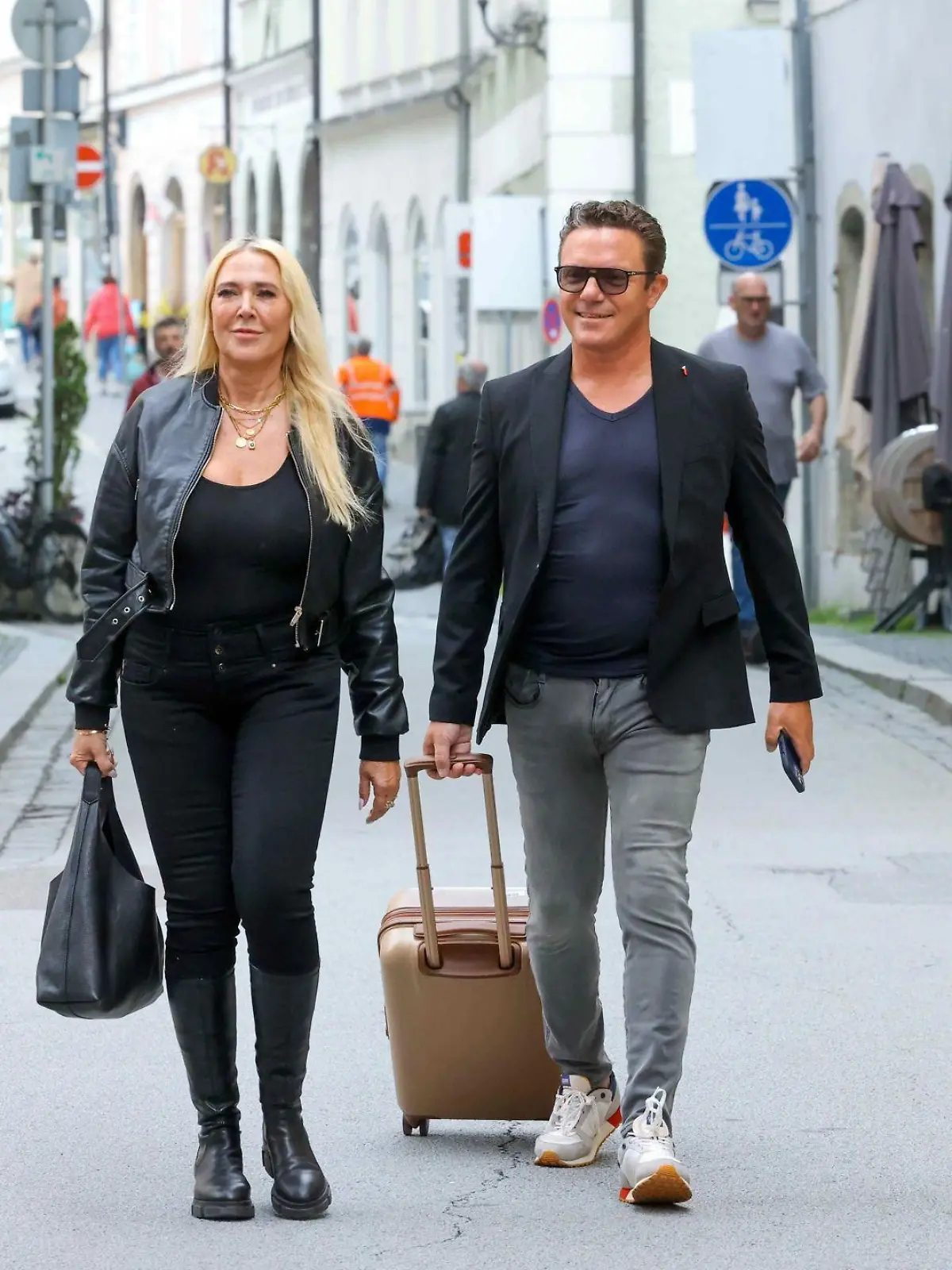 Stefan Mross und seine Anwältin auf dem Weg zum Amtsgericht Passau