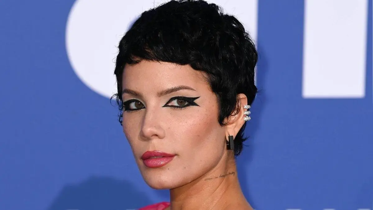 "Habe Glück, am Leben zu sein": Halsey macht Erkrankung öffentlich