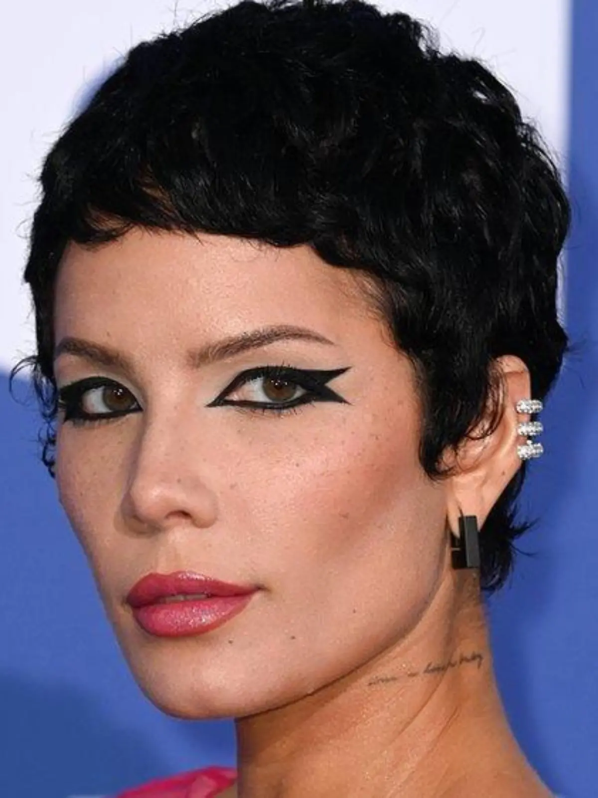 "Habe Glück, am Leben zu sein": Halsey macht Erkrankung öffentlich