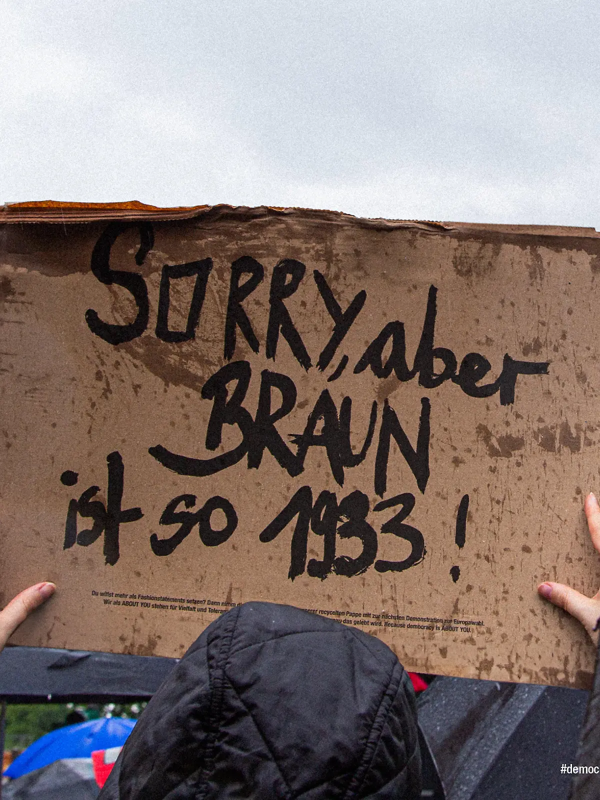 Nur einer der Demo-Slogans auf insgesamt 50.000 Plakaten.