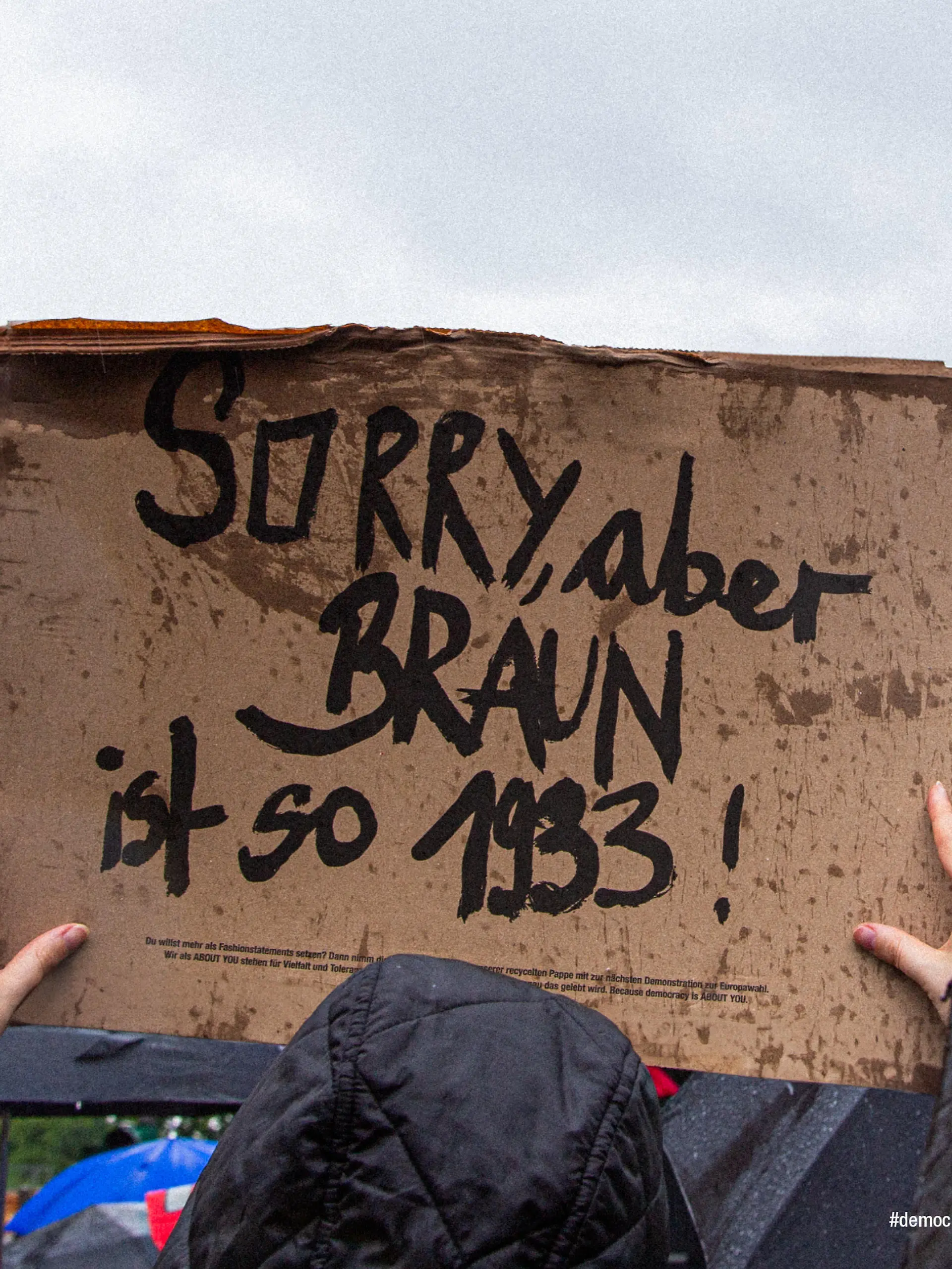 Nur einer der Demo-Slogans auf insgesamt 50.000 Plakaten.