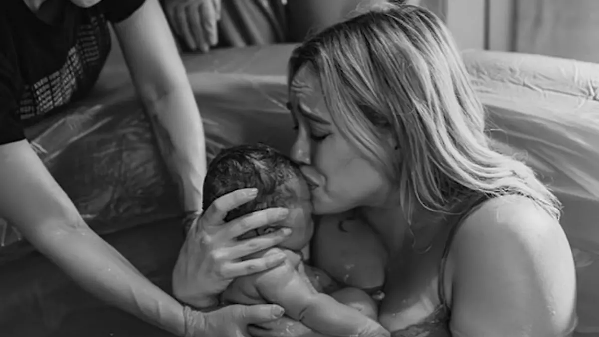 Hilary Duff bringt viertes Kind zuhause zur Welt Das Baby ist da!