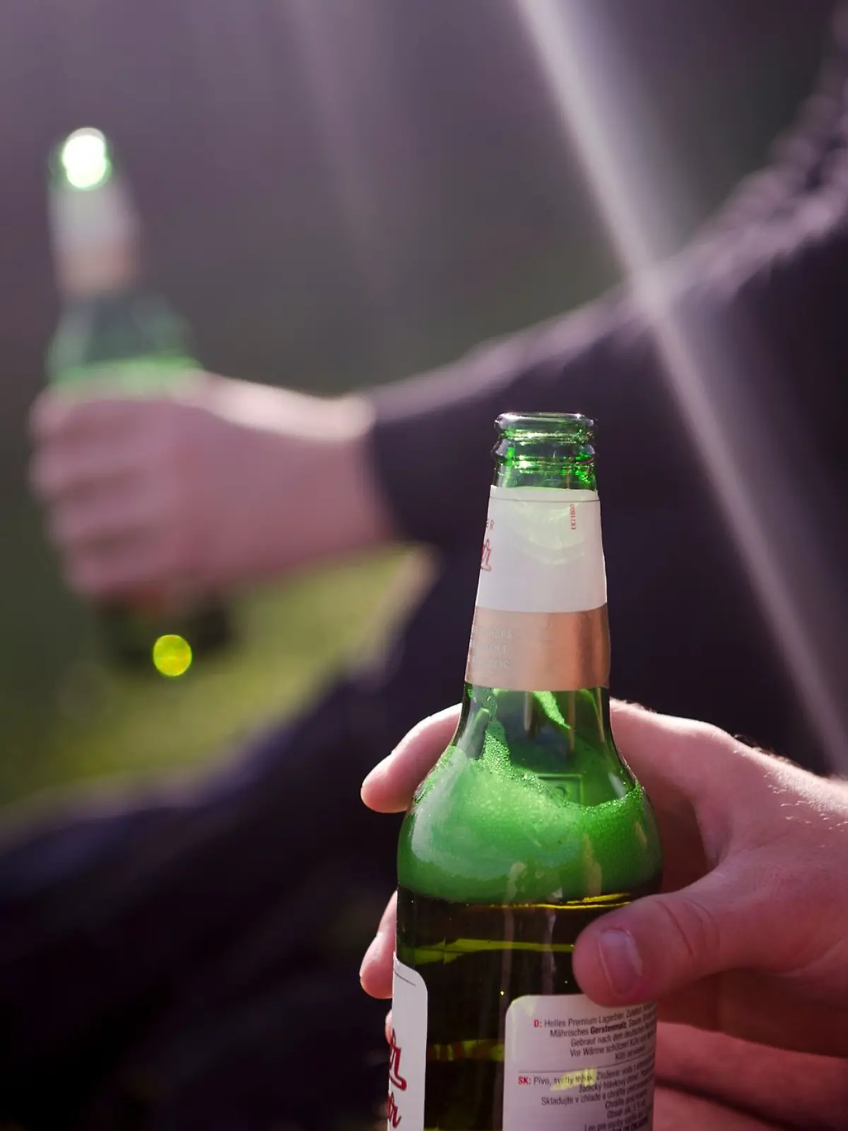 Bild zu: "Wie gefährlich ist Alkohol am Tag? "