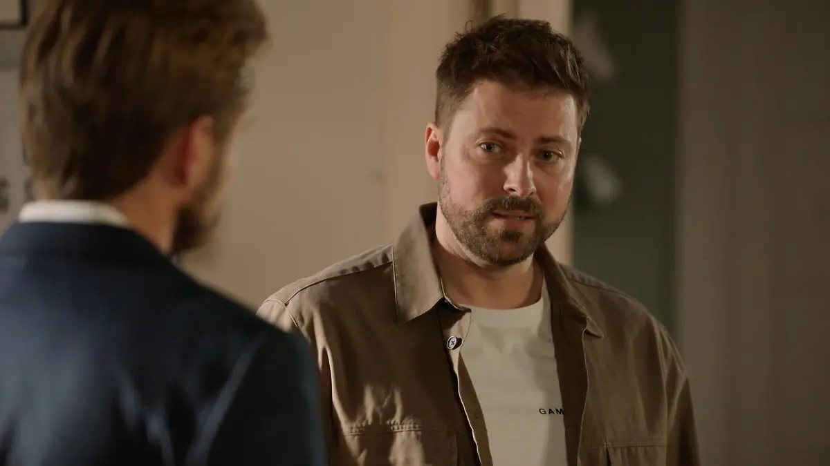 GZSZ-Folge 8040 vom 6. Juni 2024 auf RTL+: John weiht Philip ein