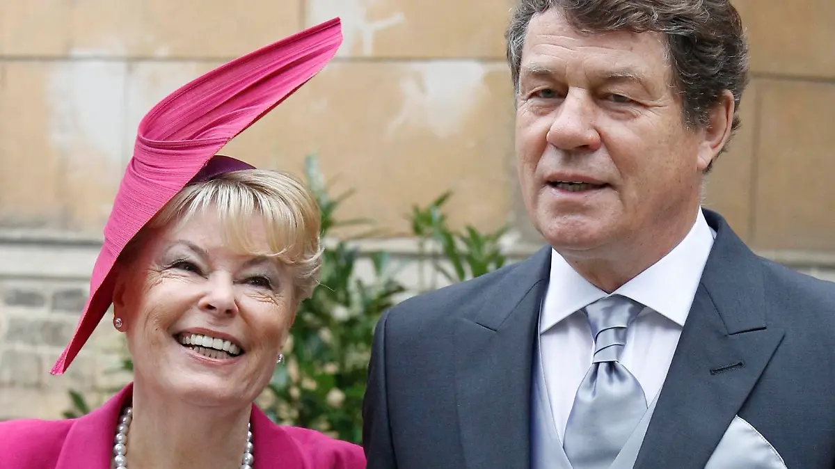 Greece's former national soccer coach Otto Rehhagel and his wife Beate arrive at the Church of Peace in the grounds of Sanssouci Palace, to attend the religious wedding ceremony for Prince Georg Frederich of Prussia and Princess Sophie von Isenburg in Potsdam August 27, 2011.  REUTERS/Tobias Schwarz  (GERMANY - Tags: ROYALS SPORT)