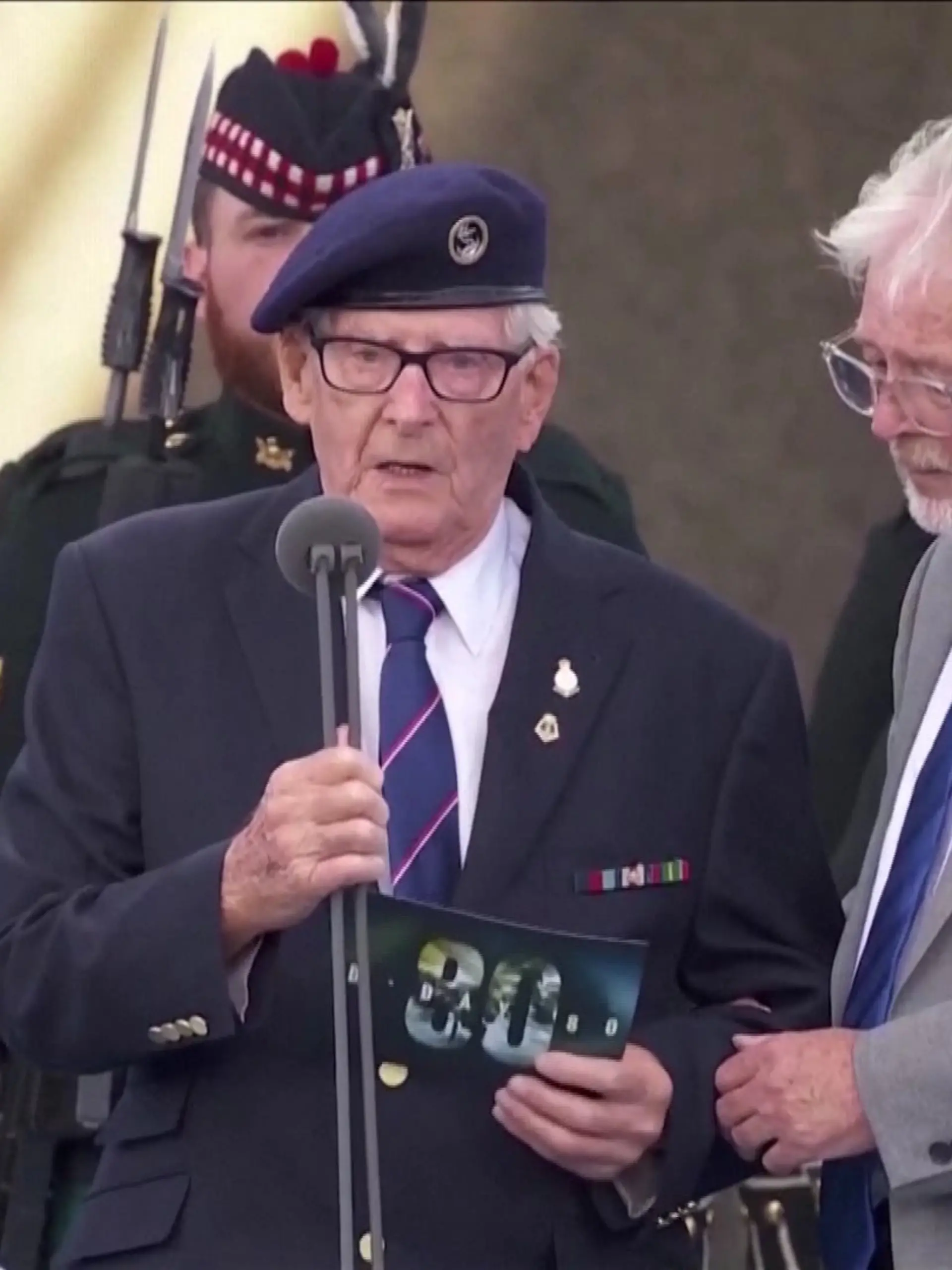 Veteran Eric Bateman gedenkt am 80. Jahrestag des D-Days seinem Freund Fred.