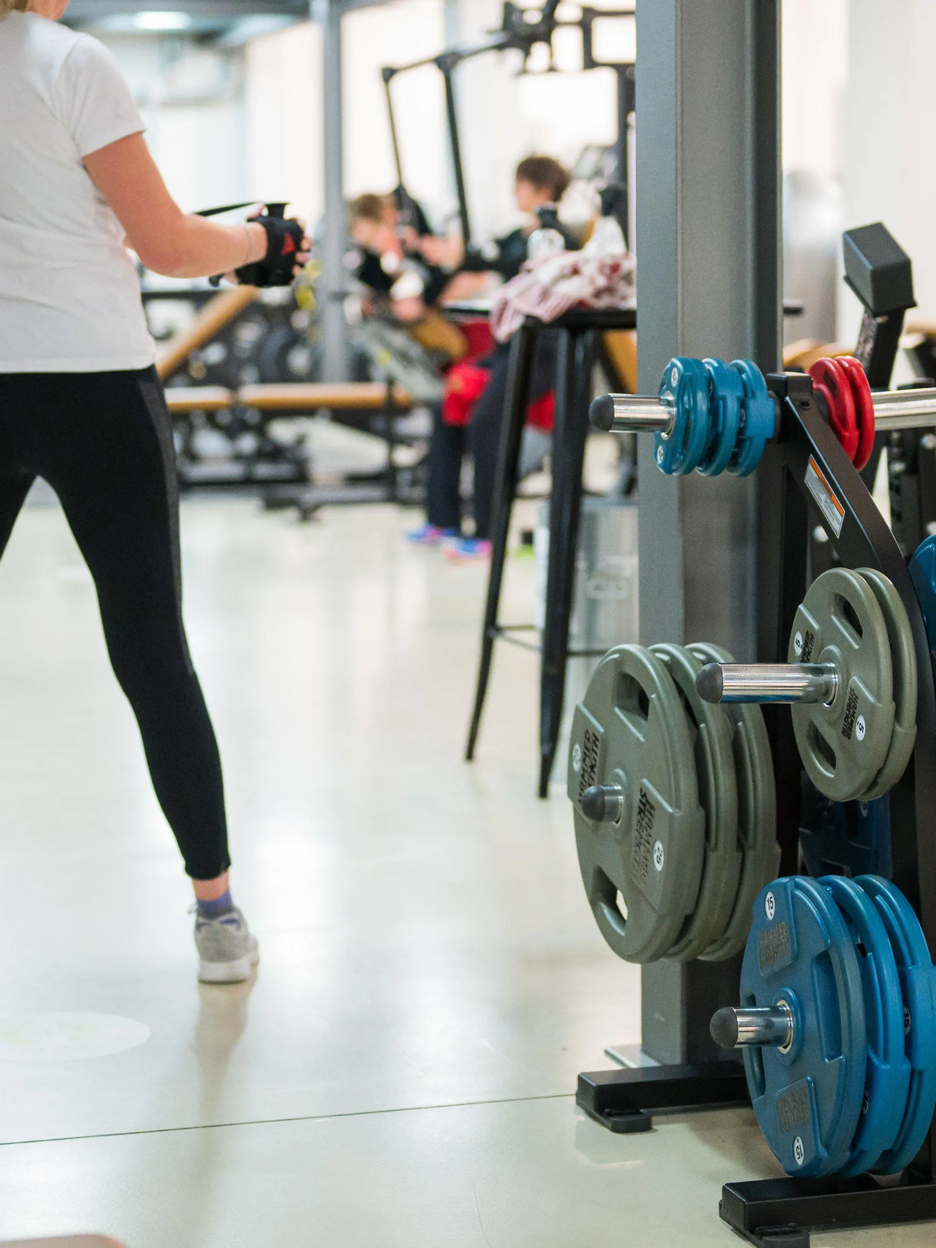 ARCHIV - 13.01.2022, Saarland, Saarbrücken: Symbolbild: Frauen in einem Fitnessstudio. (zu dpa: «Fitnessstudio-Abfuhr für Transfrau könnte vor Gericht kommen») Foto: Oliver Dietze/dpa +++ dpa-Bildfunk +++
