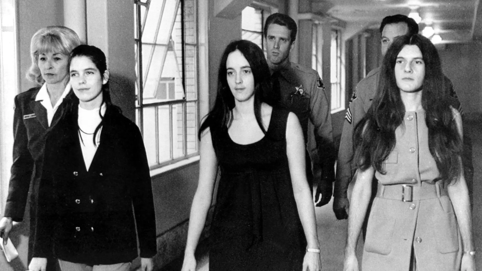 Manson murders, from left: Leslie Van Houten, Susan Atkins, Patricia Krenwinkel, told the judge that despite a warning against it by their attorneys, that they wanted to testify, November 19, 1970 Courtesy Everett Collection PUBLICATIONxINxGERxSUIxAUTxONLY Copyright: xCourtesyxEverettxCollectionx HBDMAMU EC001