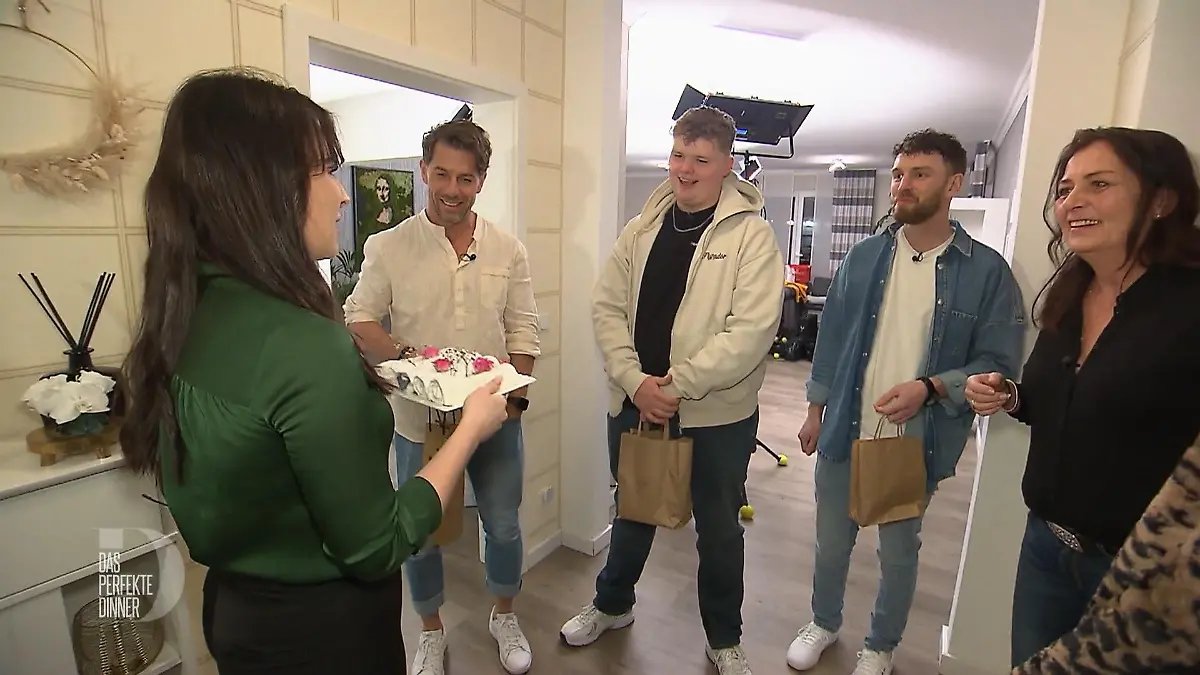 Das ist die hohe Butler-Kunst Wellness für Nicis Gäste!