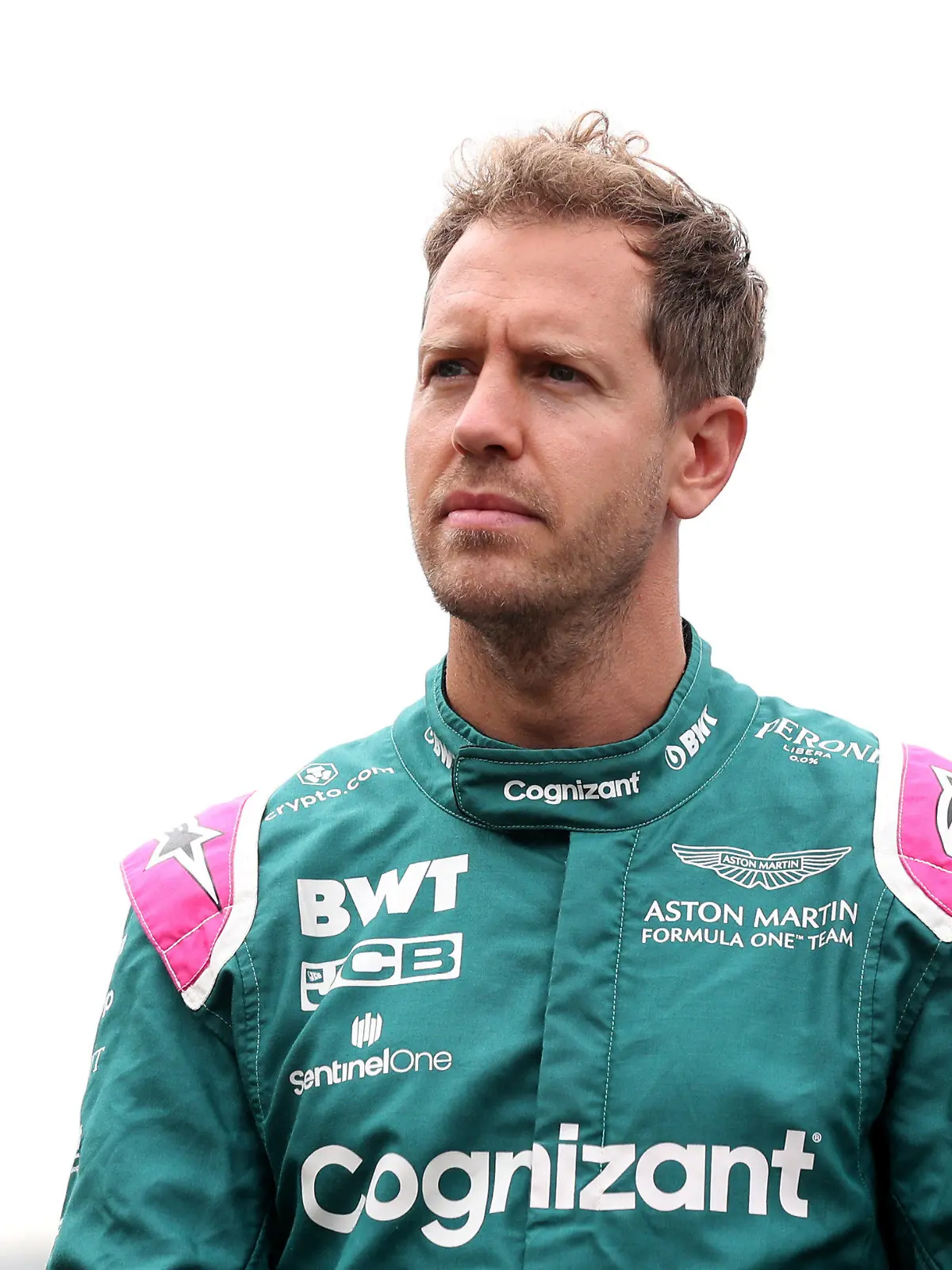 ARCHIV - 15.07.2021, Großbritannien, Towcester: Sebastian Vettel aus Deutschland vom Team Aston Martin F1 im Fahrerlager von Silverstone. Der  Formel-1-Pilot hätte sich von der neuen Bundesregierung ein generelles Tempolimit auf deutschen Autobahnen gewünscht (zu dpa: «Vettel «enttäuscht» über gescheitertes Tempolimit») Foto: Bradley Collyer/PA Wire/dpa +++ dpa-Bildfunk +++