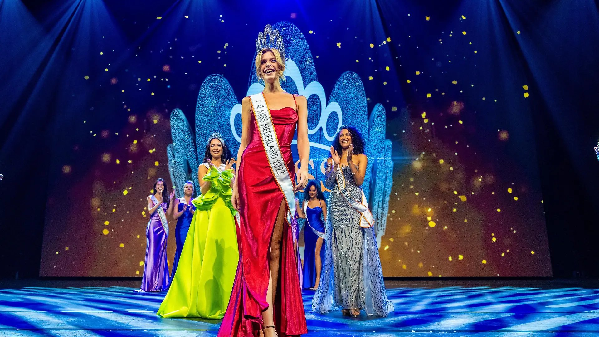 R'Bonney Gabriel (Miss Universe 2022) and Rikkie Kolle (Miss Netherlands 2023) at the final of Miss Netherlands 2023 in the AFAS Theater in Leusden.