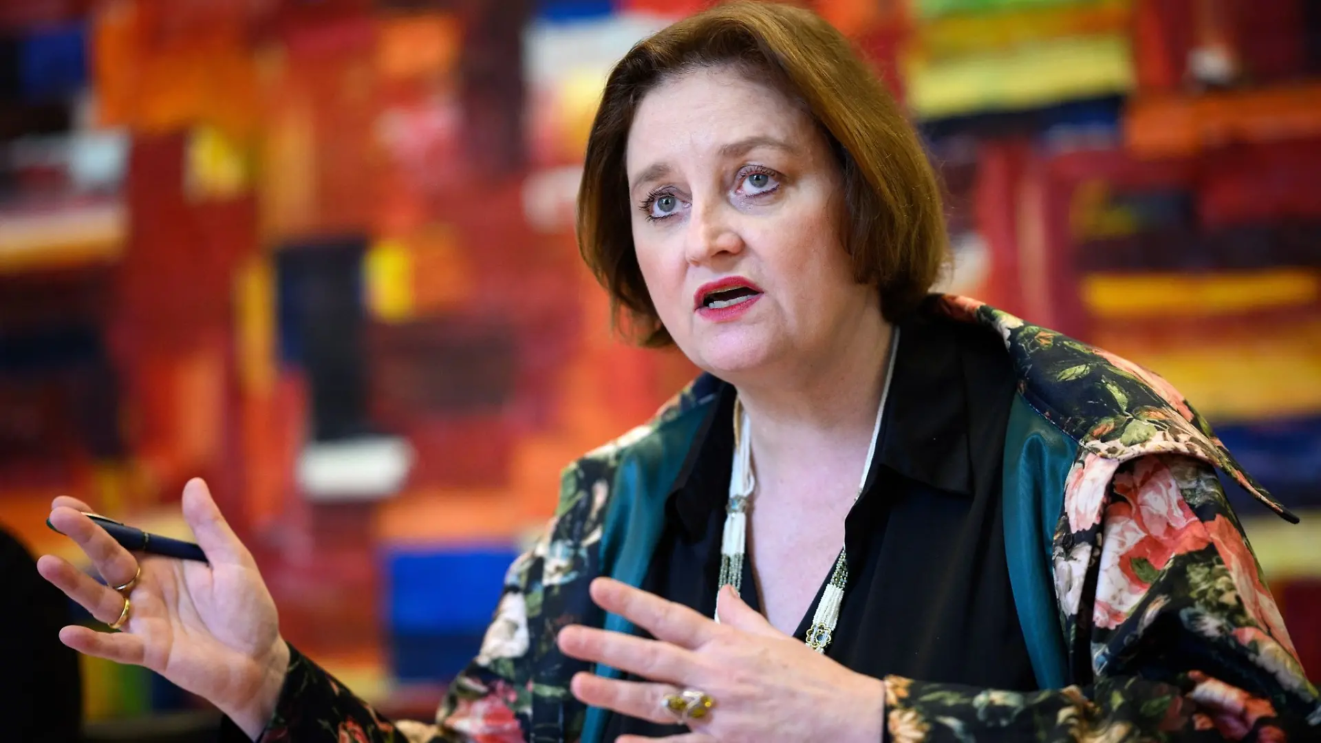 Ina Czyborra (SPD), Berliner Senatorin für Wissenschaft, Gesundheit und Pflege, spricht bei einem Interview.