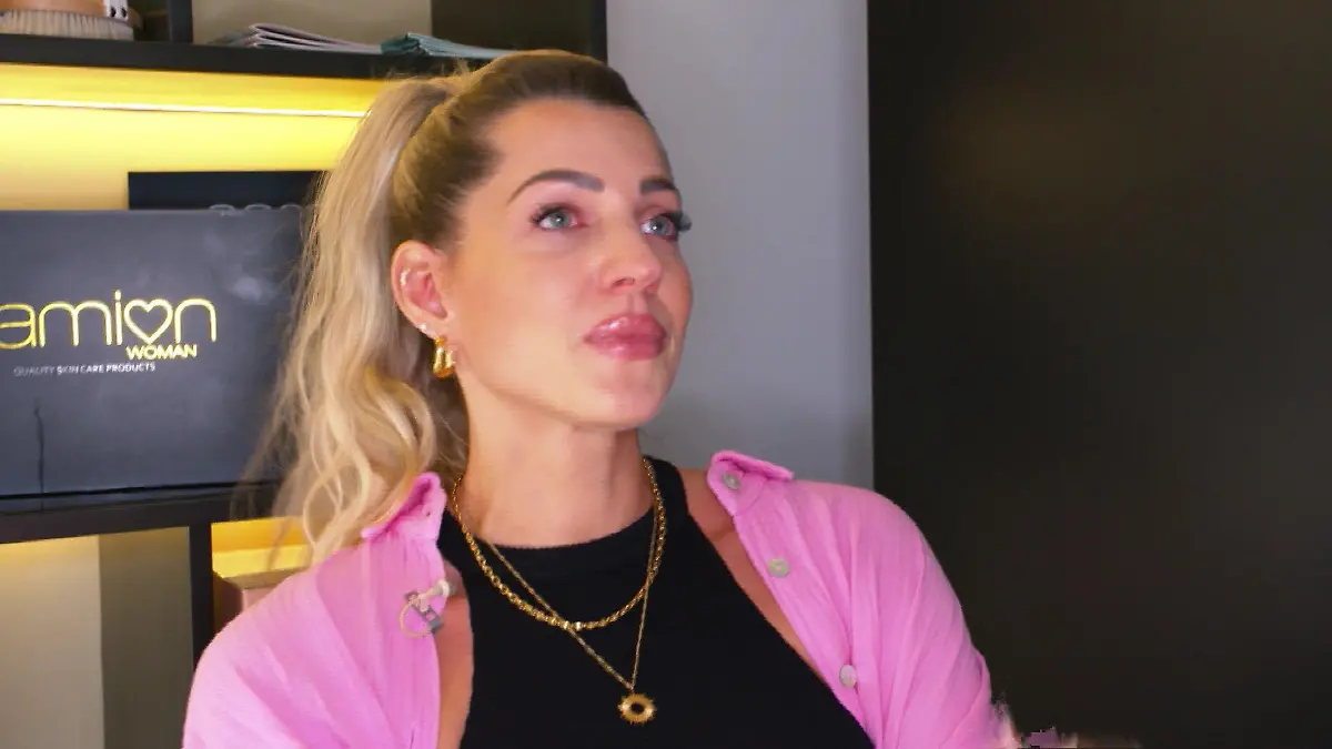 Im RTL-Interview kullern bei Sarah Harrison die Tränen Hausbesuch in Dubai