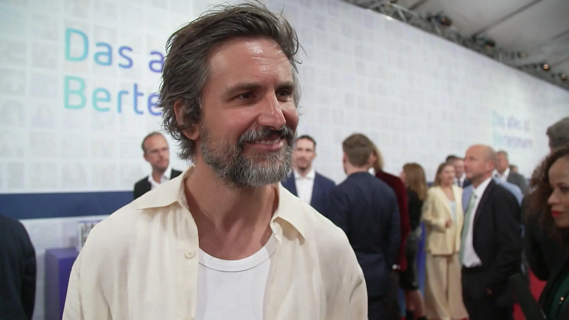 Tom Beck: "Chryssanthi ist immer noch nicht fit" Der Schauspieler im Baby-Talk